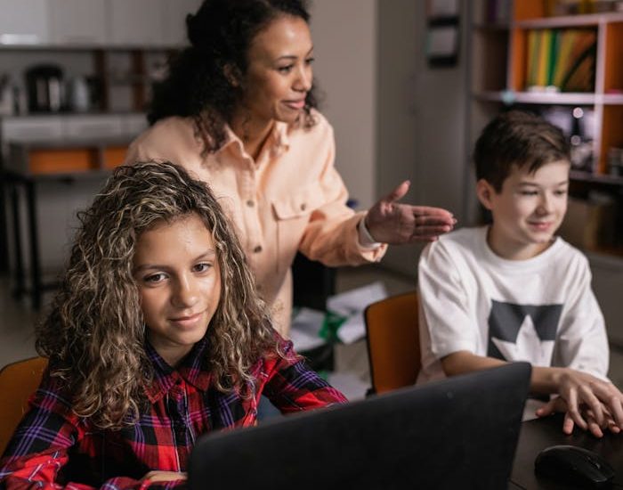 Home Tutors Teaching her students